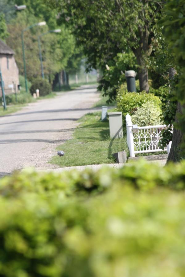 Logerenbijonsz Bed & Breakfast Berghem Exterior foto